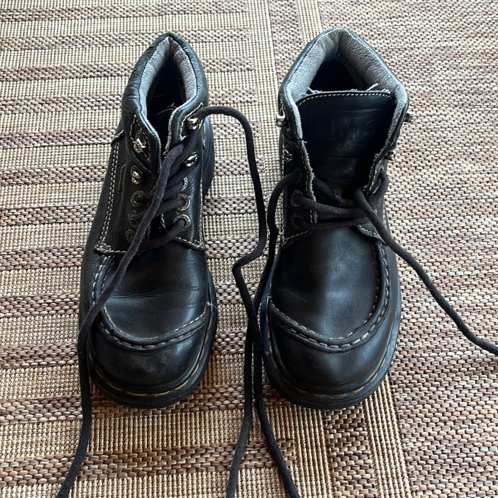 Doc Martens size 5 air cushioned shoe boots rough condition
